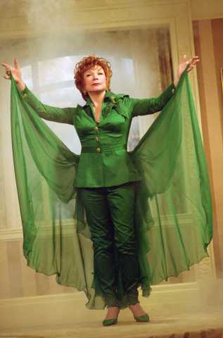 Shirley MacLaine stars as Iris Smythson/Endora in Columbia Pictures' romantic comedy Bewitched. Photo by: John Bramley